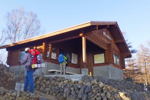 雲取山避難小屋の画像