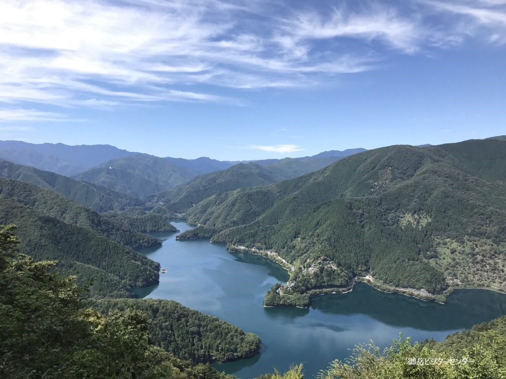 御前山からの湖の眺望